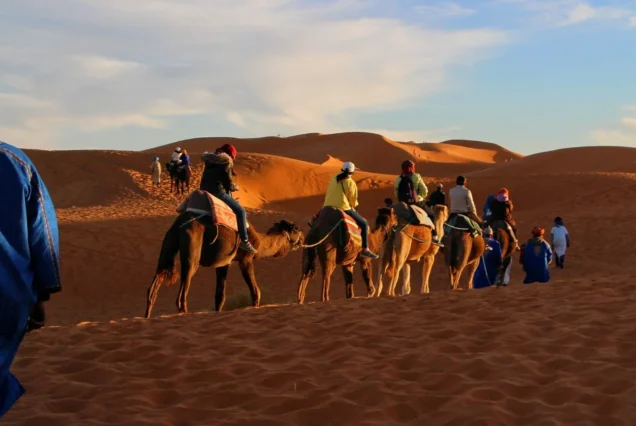 Viaje de 5 días desde Marrakech a Fez por el Desierto de Merzouga y Ouzina