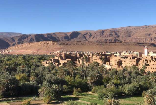 Excursión de 3 días y 2 noches desde Marrakech a Cascadas de Ouzoud y Desierto