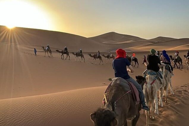 Excursión de 3 días Marrakech a Cascadas de Ouzoud y Desierto
