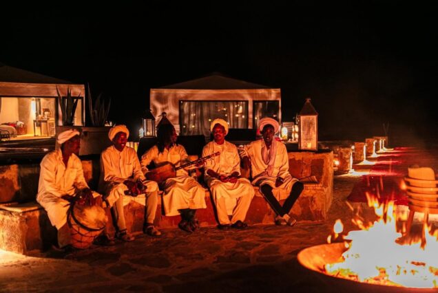 Tour de 12 Días desde Marrakech por Chefchaouen Fez y Desierto