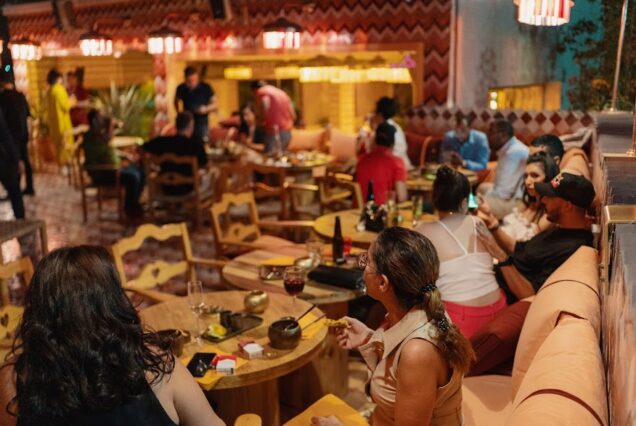 Cena Espectáculo y Vida Nocturna en Gueliz la Parte Nueva de Marrakech