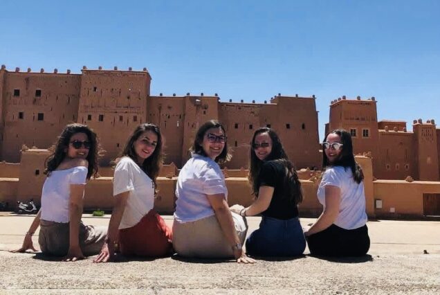 Tour de 12 Días desde Marrakech por Chefchaouen Fez y Desierto