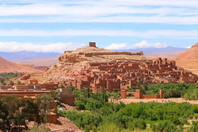 Tour de 12 Días desde Marrakech por Chefchaouen Fez y Desierto