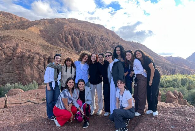 Tour de 12 Días desde Marrakech por Chefchaouen Fez y Desierto