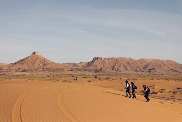 Trekking y Senderismo en el Desierto: Aventura en dunas Sahara