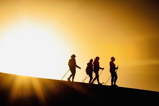 Trekking y Senderismo en el Desierto: Aventura en dunas Sahara
