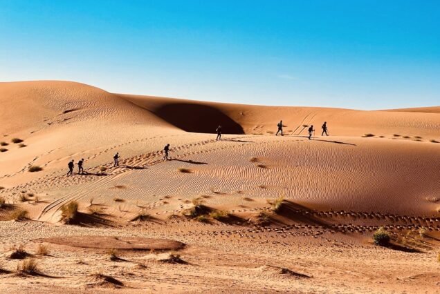 Trekking y Senderismo en el Desierto: Aventura en dunas Sahara