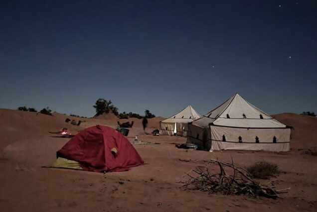 Trekking y Senderismo en el Desierto: Aventura en dunas Sahara