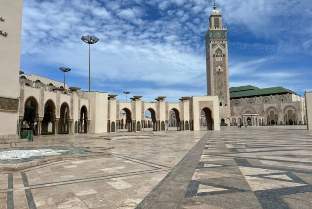 Tour de 12 Días desde Marrakech por Chefchaouen Fez y Desierto