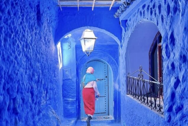 Tour de 12 Días desde Marrakech por Chefchaouen Fez y Desierto