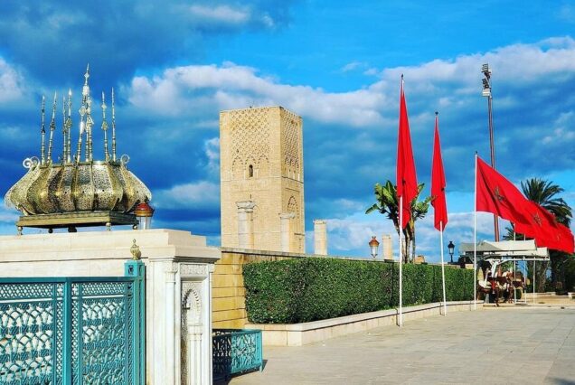 Tour de 12 Días desde Marrakech por Chefchaouen Fez y Desierto