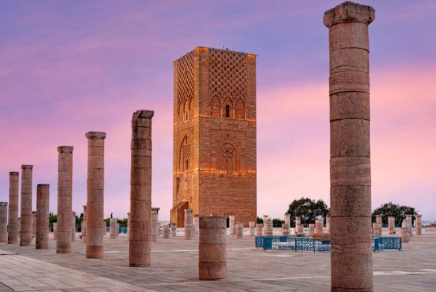 Tour de 12 Días desde Marrakech por Chefchaouen Fez y Desierto