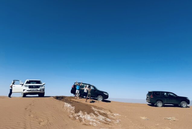 Marrakech, Ait Ben Haddou, Foum Zguid, Erg Chegaga, Zagora, Ouzina, Merzouga, Erfoud, Gargantas del Todra, Valle del Dades, Ouarzazate.